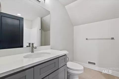 Bath - 3878 W Spring House Ln, Eagle, ID 83616 photo 2 of 4