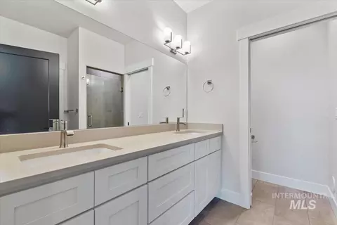 Bath - 3878 W Spring House Ln, Eagle, ID 83616 photo 1 of 4