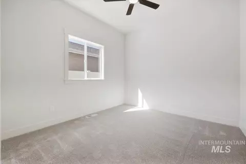 Bedroom - 1740 Haystack Rd, Emmett, ID 83617 photo 3 of 5