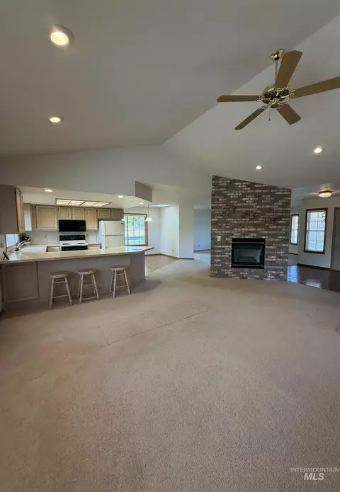 Living - 1865 Fairview St, Weiser, ID 83672 photo 3 of 6