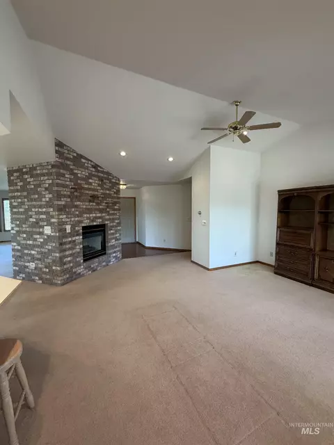 Living - 1865 Fairview St, Weiser, ID 83672 photo 2 of 6