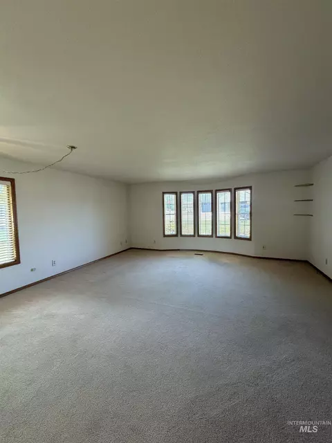 Living - 1865 Fairview St, Weiser, ID 83672 photo 4 of 6