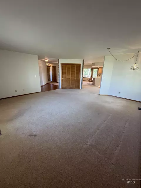 Living - 1865 Fairview St, Weiser, ID 83672 photo 5 of 6