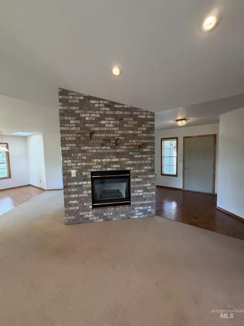 Living - 1865 Fairview St, Weiser, ID 83672 photo 1 of 6