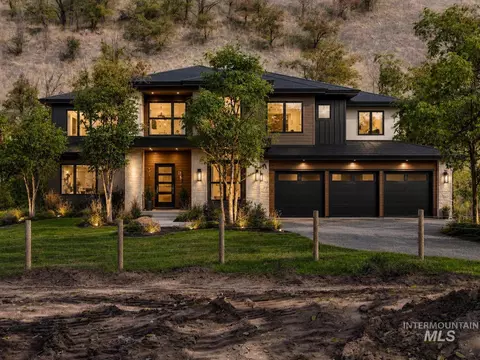 5432 W Hill Rd, Boise, ID 83703
