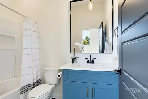 Bath - 3842 W Spring House Ln, Eagle, ID 83616 photo 1 of 6