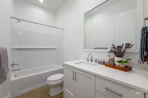 Bath - 2573 N Morehouse Ave, Eagle, ID 83616 photo 5 of 5