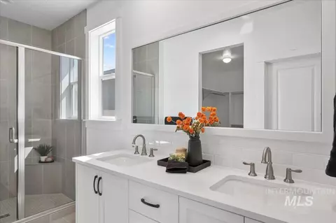Bath - 2573 N Morehouse Ave, Eagle, ID 83616 photo 1 of 5