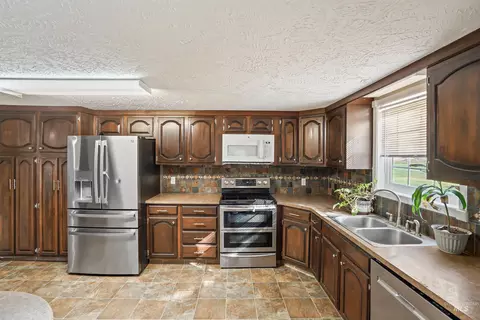 Kitchen - 850 E 500 S, Declo, ID 83323 photo 2 of 3