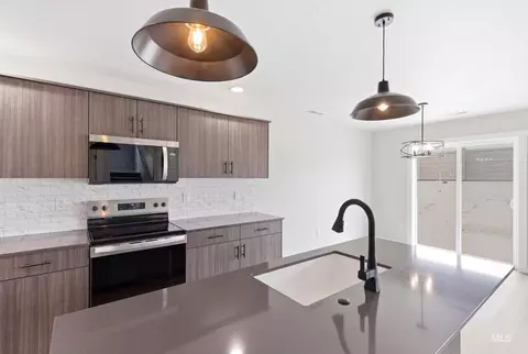 Kitchen - 7435 W Newtown Dr, Eagle, ID 83616 photo 3 of 4
