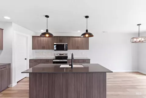 Kitchen - 7435 W Newtown Dr, Eagle, ID 83616 photo 2 of 4