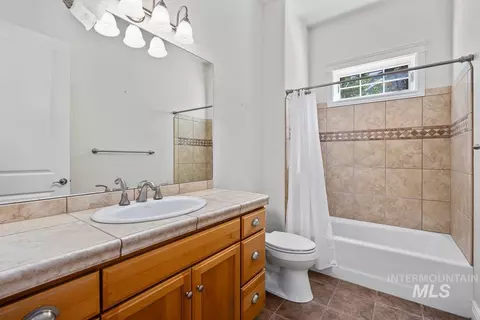 Bath - 3249 Longbow Dr, Twin Falls, ID 83301 photo 3 of 3