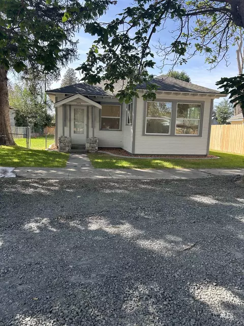 325 Nebraska St, Gooding, ID 83330