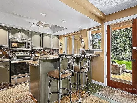 Kitchen - 302 Mather Rd #C-3, Mccall, ID 83638 photo 1 of 2