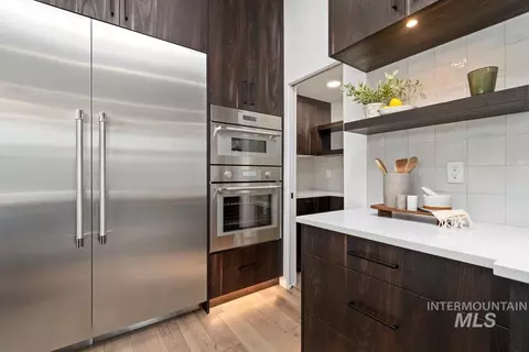 Kitchen - 1302 S Dorset Ln, Eagle, ID 83616 photo 5 of 6