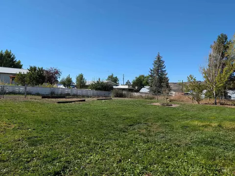 Exterior - 802 E Lucile Ave, Council, ID 83612 photo 4 of 7