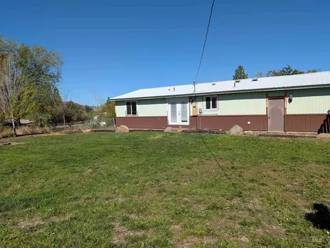 Exterior - 802 E Lucile Ave, Council, ID 83612 photo 6 of 7