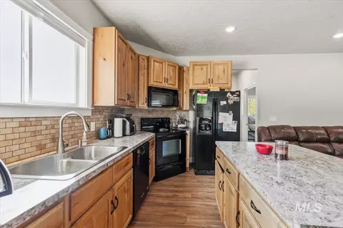 Kitchen - 24240 Tiger Ln, Caldwell, ID 83607 photo 4 of 4