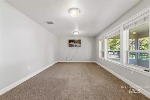 Living - 24240 Tiger Ln, Caldwell, ID 83607 photo 2 of 3