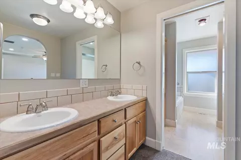 Bath - 24240 Tiger Ln, Caldwell, ID 83607 photo 1 of 3