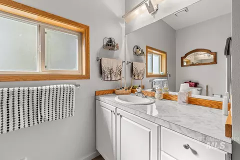 Bath - 505 Lakeview Dr, Cascade, ID 83611 photo 3 of 3
