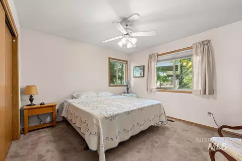 Bedroom - 505 Lakeview Dr, Cascade, ID 83611 photo 2 of 3