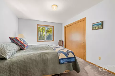 Bedroom - 505 Lakeview Dr, Cascade, ID 83611 photo 1 of 3
