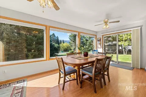 Dining - 505 Lakeview Dr, Cascade, ID 83611 photo 2 of 2