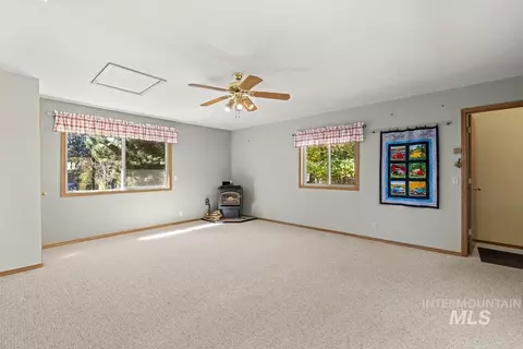 Living - 505 Lakeview Dr, Cascade, ID 83611 photo 3 of 3