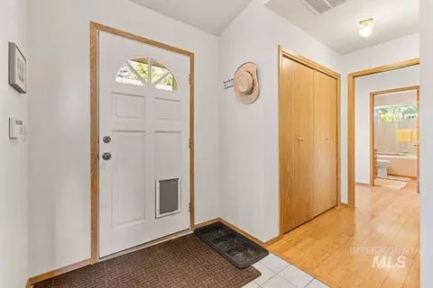 Entry Way - 505 Lakeview Dr, Cascade, ID 83611 photo 1 of 1