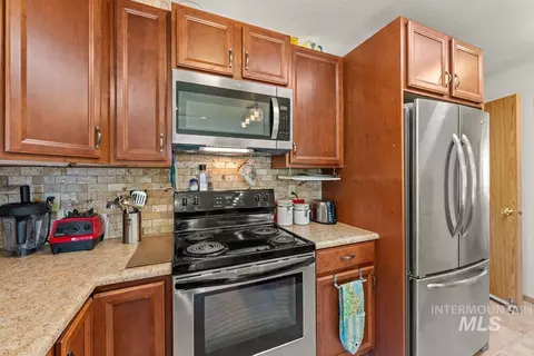 Kitchen - 505 Lakeview Dr, Cascade, ID 83611 photo 3 of 5