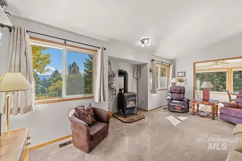 Living - 505 Lakeview Dr, Cascade, ID 83611 photo 2 of 3