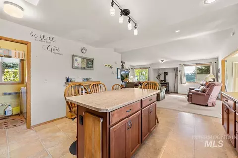 Kitchen - 505 Lakeview Dr, Cascade, ID 83611 photo 5 of 5
