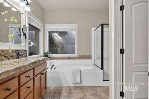 Bath - 2955 E Shadowview St, Eagle, ID 83616 photo 3 of 6