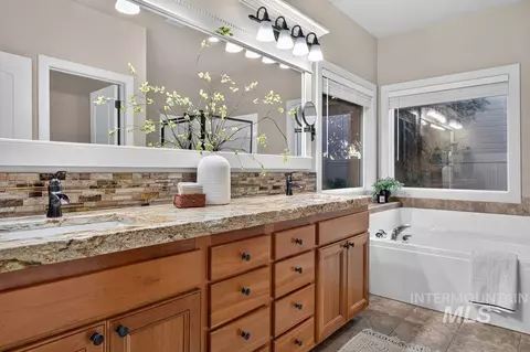 Bath - 2955 E Shadowview St, Eagle, ID 83616 photo 2 of 6