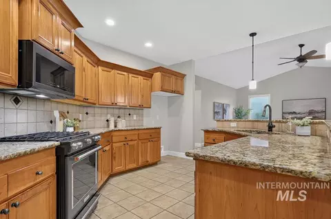 Kitchen - 2955 E Shadowview St, Eagle, ID 83616 photo 1 of 5