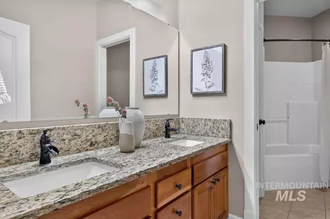 Bath - 2955 E Shadowview St, Eagle, ID 83616 photo 5 of 6
