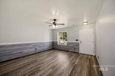 Living - 16580 Spartan Ave, Caldwell, ID 83607 photo 3 of 4