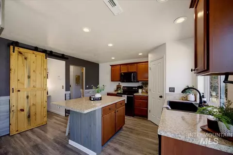 Kitchen - 16580 Spartan Ave, Caldwell, ID 83607 photo 3 of 3