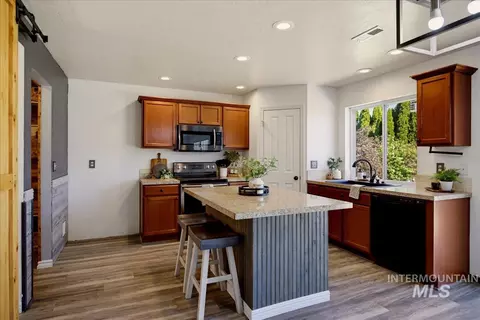 Kitchen - 16580 Spartan Ave, Caldwell, ID 83607 photo 2 of 3