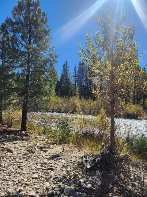 tbd E River Dr, Featherville, ID 83647