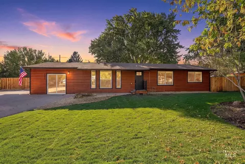 2403 Mountain View Dr, Emmett, ID 83617