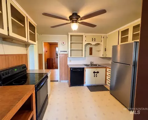 Kitchen - 125 E 6th, Rupert, ID 83350 photo 2 of 2