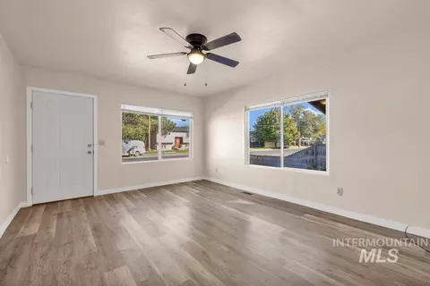 553 Quincy St, Twin Falls, ID 83301