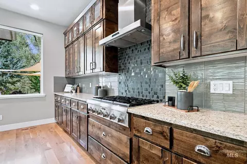 Kitchen - 282 E Riversedge Dr, Eagle, ID 83616 photo 2 of 3