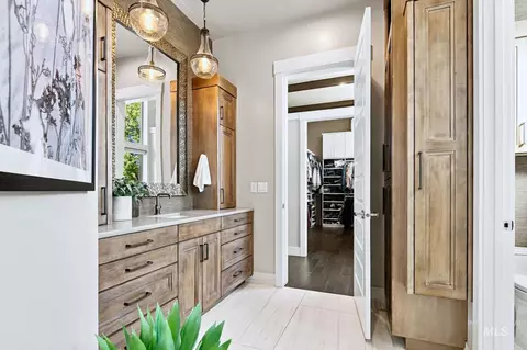 Bath - 282 E Riversedge Dr, Eagle, ID 83616 photo 2 of 4