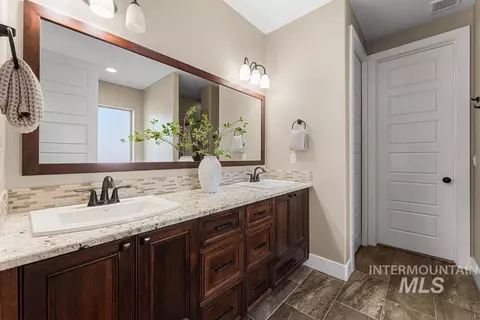 Bath - 3208 S Fox Leash Ave, Eagle, ID 83616 photo 1 of 5