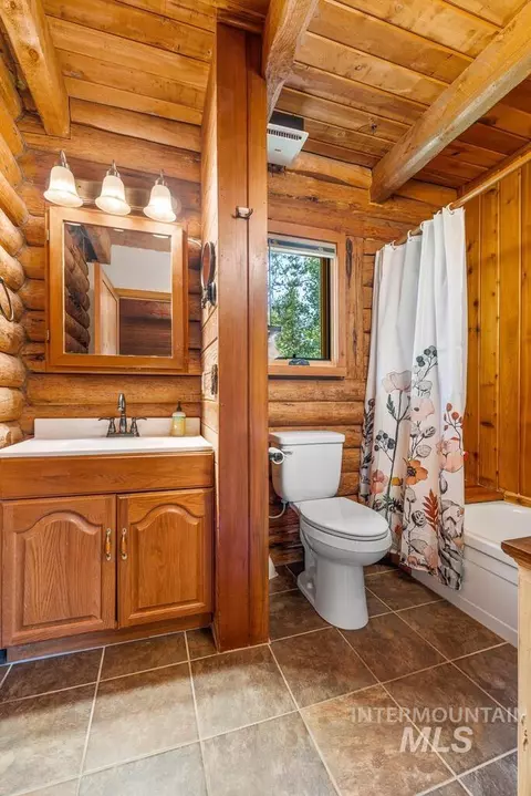 Bath - 1308 Hubbard Dr, Mccall, ID 83638 photo 3 of 3