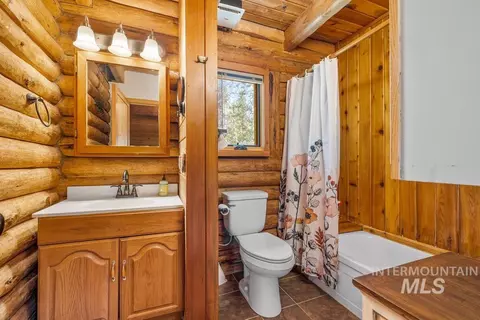 Bath - 1308 Hubbard Dr, Mccall, ID 83638 photo 1 of 3
