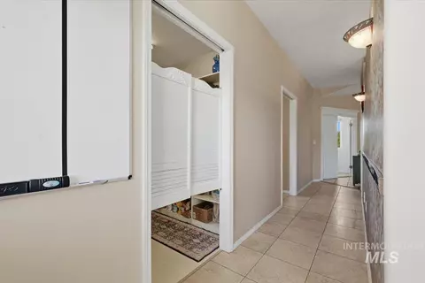 Entry Way - 16921 Oasis Rd, Caldwell, ID 83607 photo 2 of 2